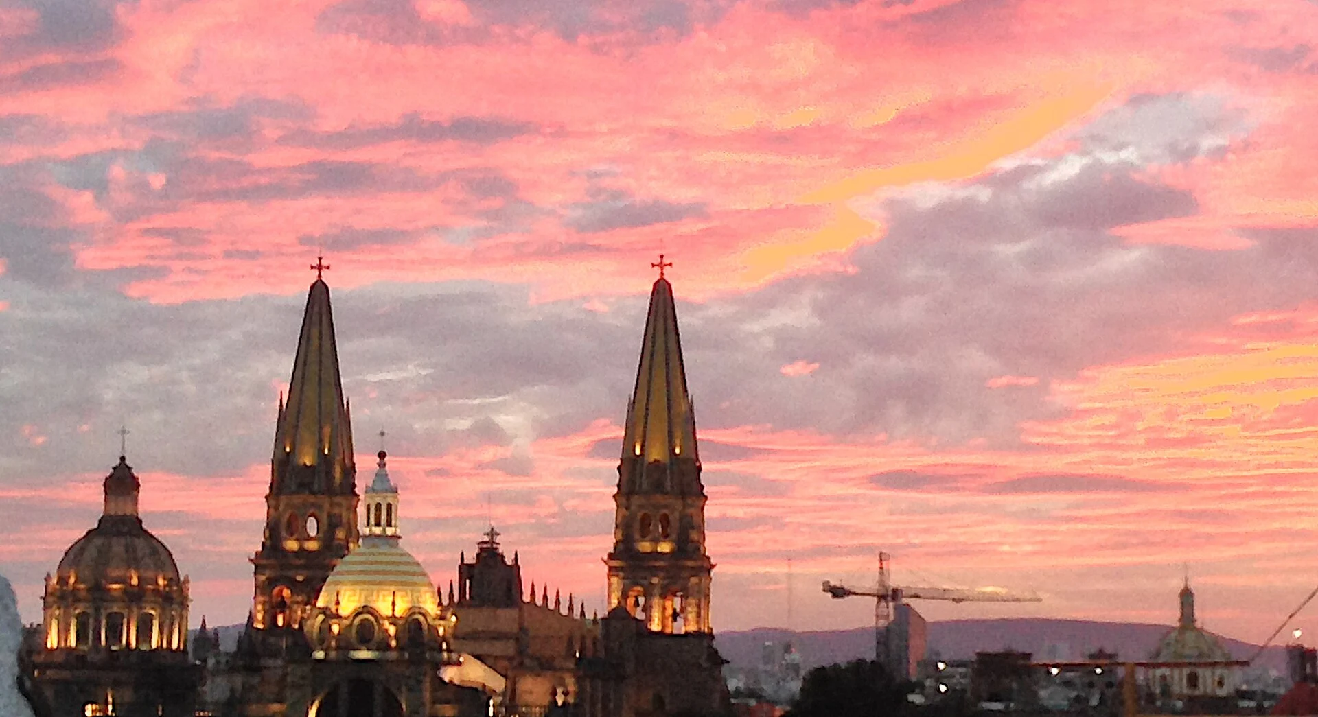Catedral de Guadalajara, fotografía de contexto urbano