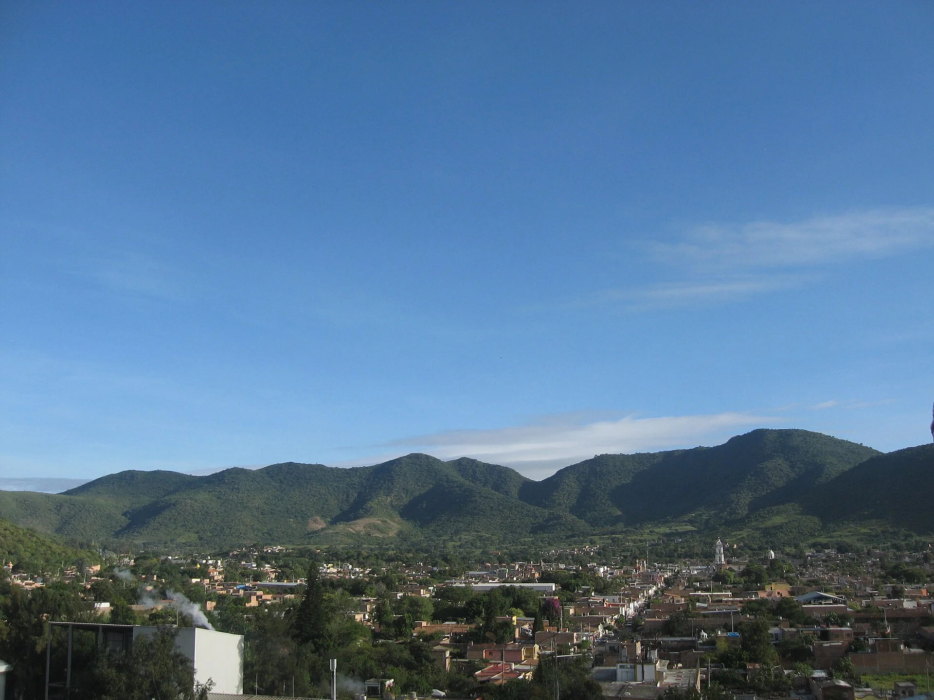 Vista de la cabecera de Tlajomulco; contexto municipal, fuera del fraccionamiento.