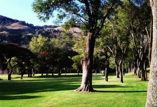 Campo del Club de Golf Santa Anita. Espacio privado; no se presume acceso incluido.